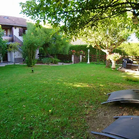 Bed & Breakfast Les Gites De Josefine Et Voltaire Ornex