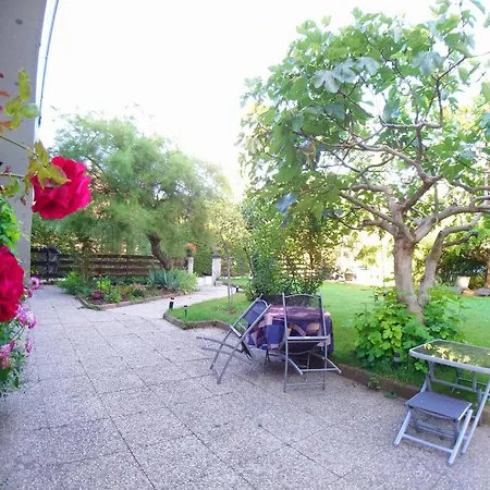 Bed & Breakfast Les Gites De Josefine Et Voltaire